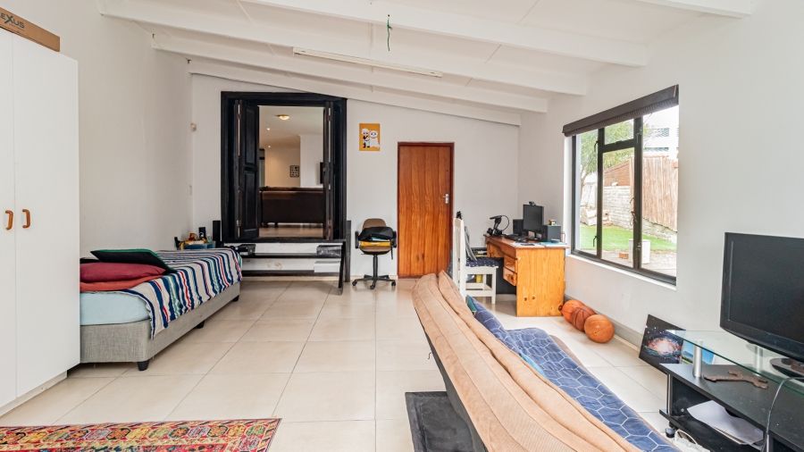 5 Bedroom Property for Sale in Sunnydale Western Cape